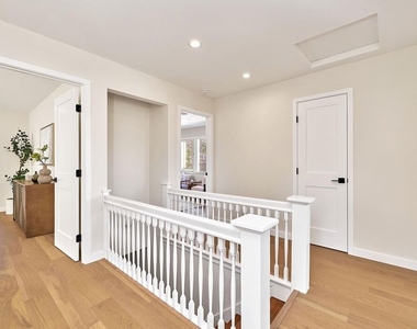 916 S Victoria Avenue - Photo Thumbnail 36