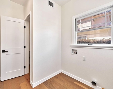 916 S Victoria Avenue - Photo Thumbnail 33