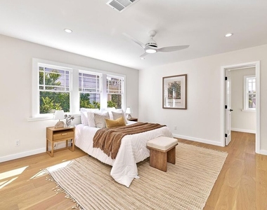 916 S Victoria Avenue - Photo Thumbnail 40