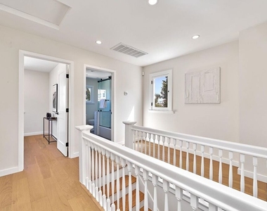 916 S Victoria Avenue - Photo Thumbnail 38