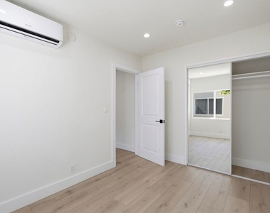 5915 1/4 Barton Avenue - Photo Thumbnail 14