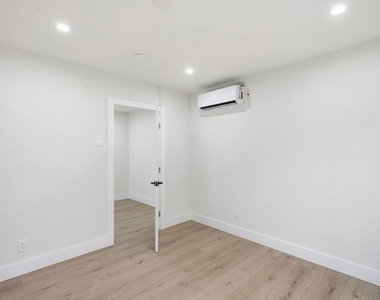 5915 1/4 Barton Avenue - Photo Thumbnail 8