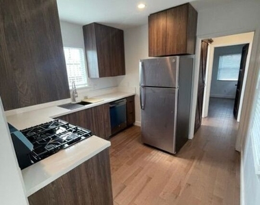 2000 Lincoln Boulevard - Photo Thumbnail 2