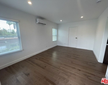 2000 Lincoln Boulevard - Photo Thumbnail 3