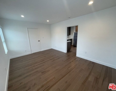 2000 Lincoln Boulevard - Photo Thumbnail 4
