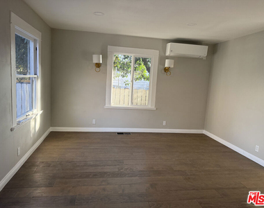 1703 1/2 S Burlington Avenue - Photo Thumbnail 4