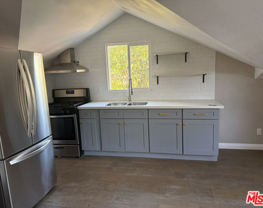 1703 1/2 S Burlington Avenue - Photo Thumbnail 11