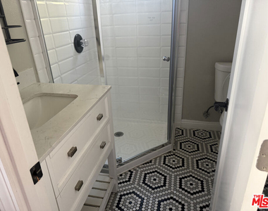 1703 1/2 S Burlington Avenue - Photo Thumbnail 18
