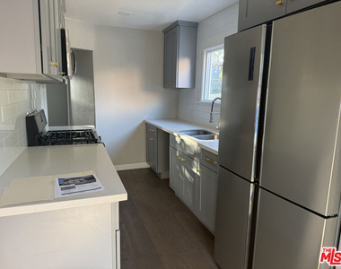 1703 1/2 S Burlington Avenue - Photo Thumbnail 13