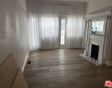1703 1/2 S Burlington Avenue - Photo Thumbnail 3