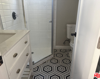 1703 1/2 S Burlington Avenue - Photo Thumbnail 17