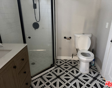 1703 1/2 S Burlington Avenue - Photo Thumbnail 21