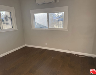 1703 1/2 S Burlington Avenue - Photo Thumbnail 7