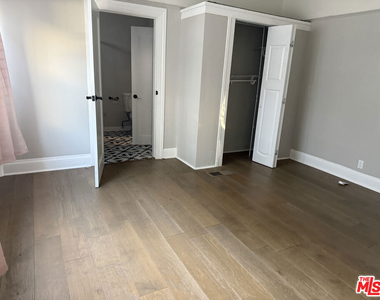 1703 1/2 S Burlington Avenue - Photo Thumbnail 9
