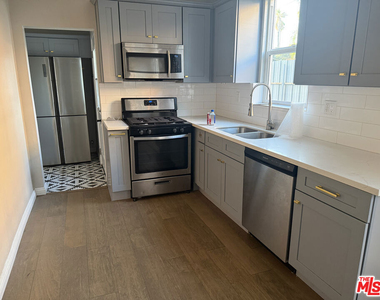 1703 1/2 S Burlington Avenue - Photo Thumbnail 12