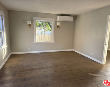 1703 1/2 S Burlington Avenue - Photo Thumbnail 5