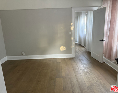 1705 1/2 S Burlington Avenue - Photo Thumbnail 10