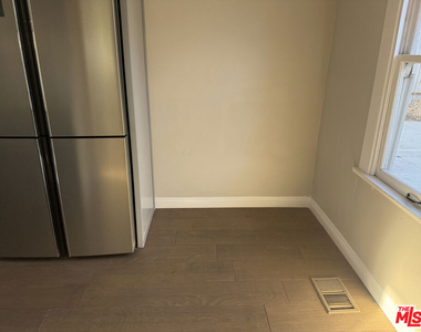 1705 1/2 S Burlington Avenue - Photo Thumbnail 16