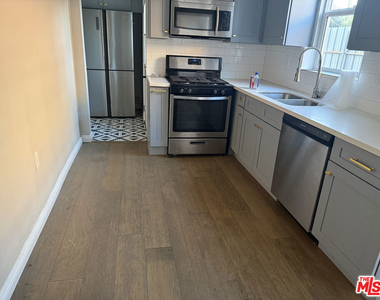 1705 1/2 S Burlington Avenue - Photo Thumbnail 14