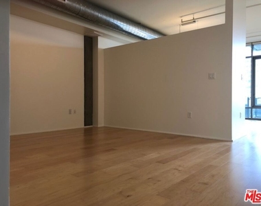 1100 S Hope Street - Photo Thumbnail 12