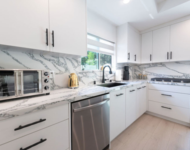 1423 N Hill Avenue - Photo Thumbnail 5