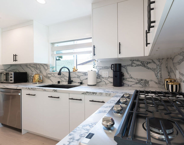 1423 N Hill Avenue - Photo Thumbnail 7