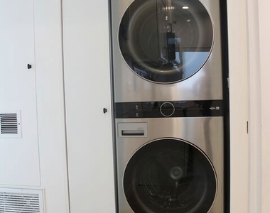 1520 S Burnside Avenue - Photo Thumbnail 13