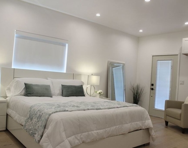 1520 S Burnside Avenue - Photo Thumbnail 14
