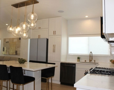 1520 S Burnside Avenue - Photo Thumbnail 9