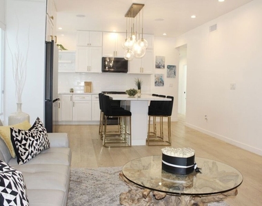 1520 S Burnside Avenue - Photo Thumbnail 7