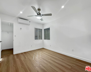 215 1/2 W Plymouth Street - Photo Thumbnail 6
