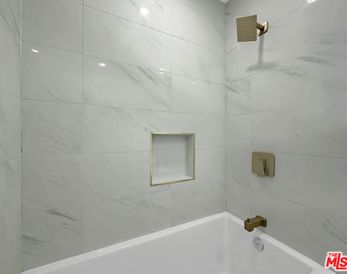 215 1/2 W Plymouth Street - Photo Thumbnail 5