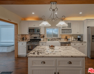 233 Corona Circle - Photo Thumbnail 13