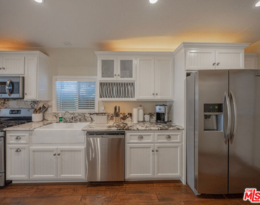 233 Corona Circle - Photo Thumbnail 5