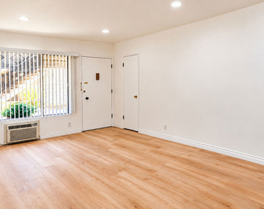 633 N Hayworth Avenue - Photo Thumbnail 6