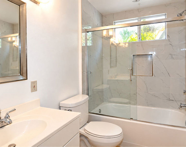 633 N Hayworth Avenue - Photo Thumbnail 1
