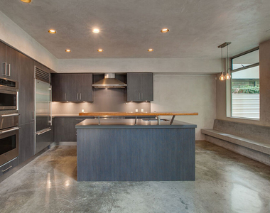 538 Broadway Street - Photo Thumbnail 12