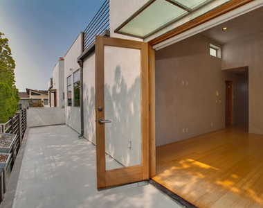 538 Broadway Street - Photo Thumbnail 24
