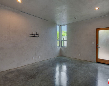 538 Broadway Street - Photo Thumbnail 16