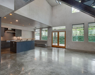 538 Broadway Street - Photo Thumbnail 8