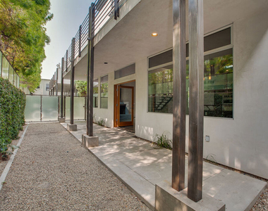 538 Broadway Street - Photo Thumbnail 1