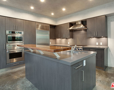 538 Broadway Street - Photo Thumbnail 15