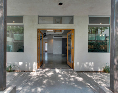 538 Broadway Street - Photo Thumbnail 5