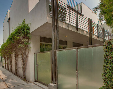 538 Broadway Street - Photo Thumbnail 2