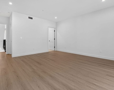 11302 Collins Street - Photo Thumbnail 34