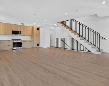 11302 Collins Street - Photo Thumbnail 1