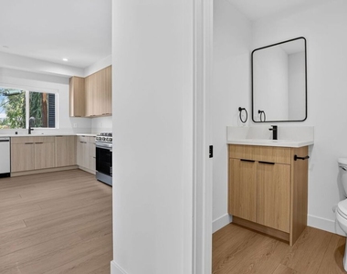 11302 Collins Street - Photo Thumbnail 7