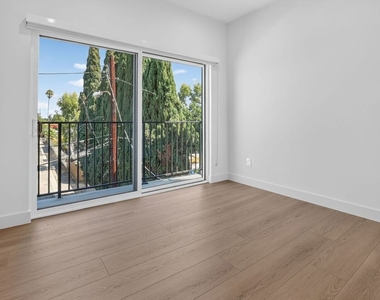 11302 Collins Street - Photo Thumbnail 16