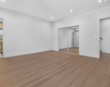11302 Collins Street - Photo Thumbnail 19