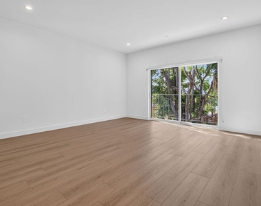 11302 Collins Street - Photo Thumbnail 36